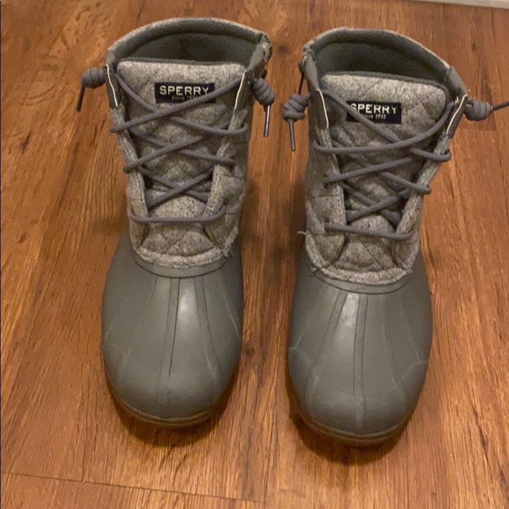 Gray sperrys
